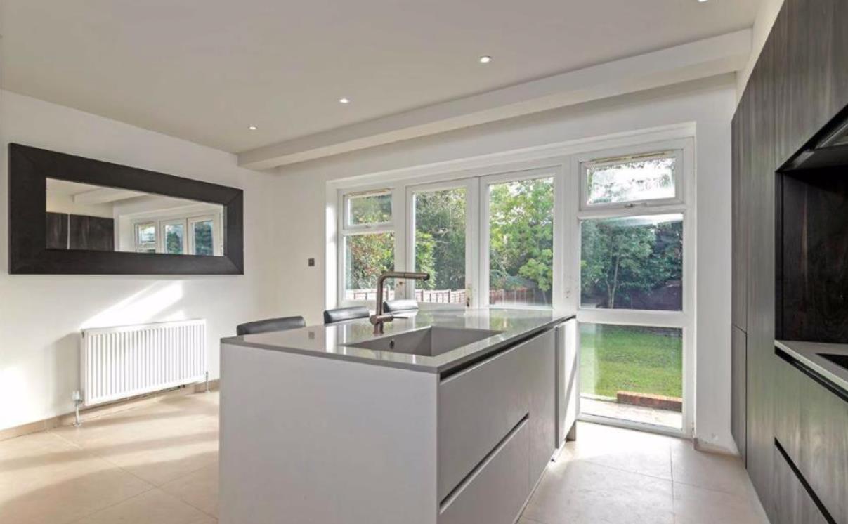 Goodwyn Avenue, Mill Hill, NW7, London